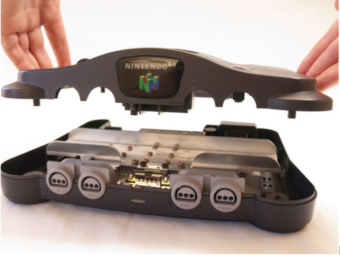 Nintendo 64 desarmado